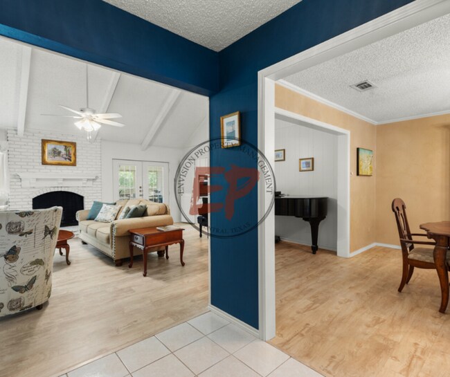Foto del edificio - 712 Willow Creek Dr