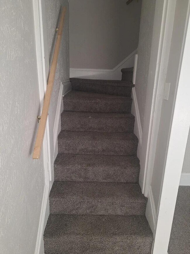 Building Photo - 3255 E 130th St