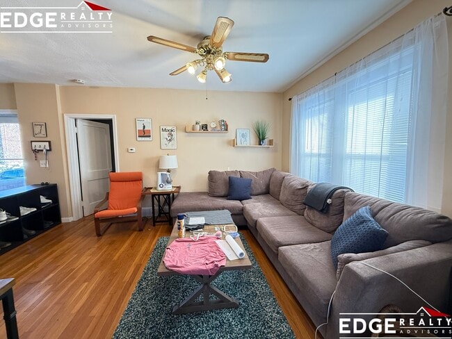 Foto del edificio - 18 Lyons Ct