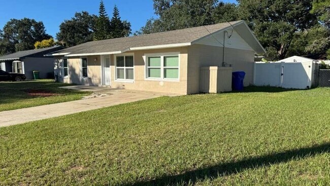 Building Photo - 545 Oak Dr
