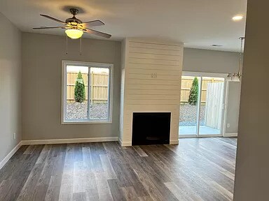Chimenea moderna - McKinley Townhomes