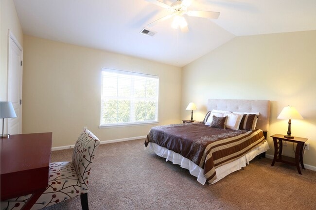 Building Photo - 1625 Elmwood Ct