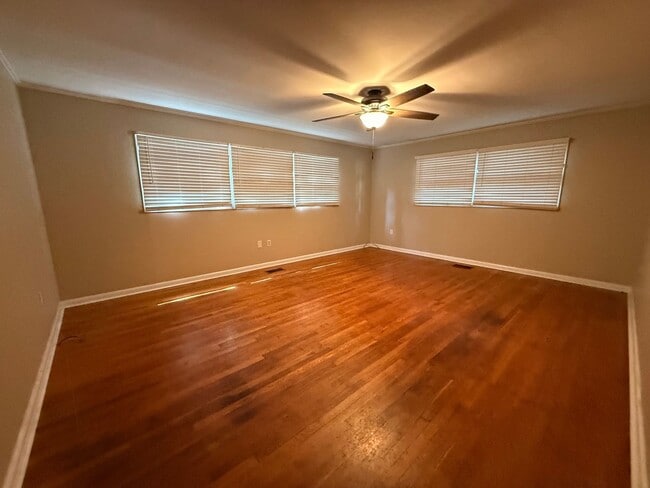 Building Photo - 36 Beechwood Dr