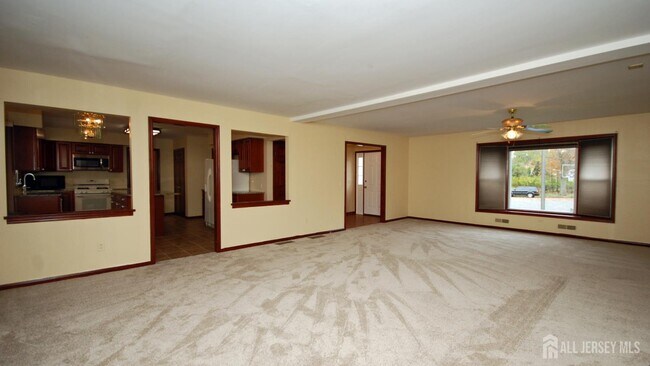Foto del edificio - 6 Heather Ln