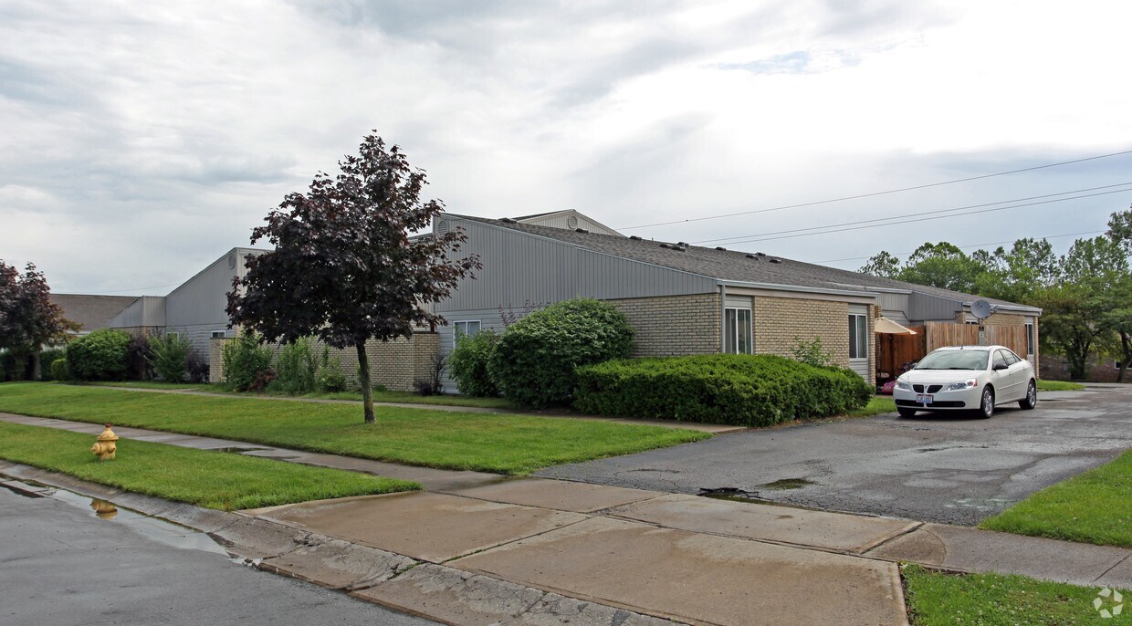 Building Photo - 926-946 Randler Ave