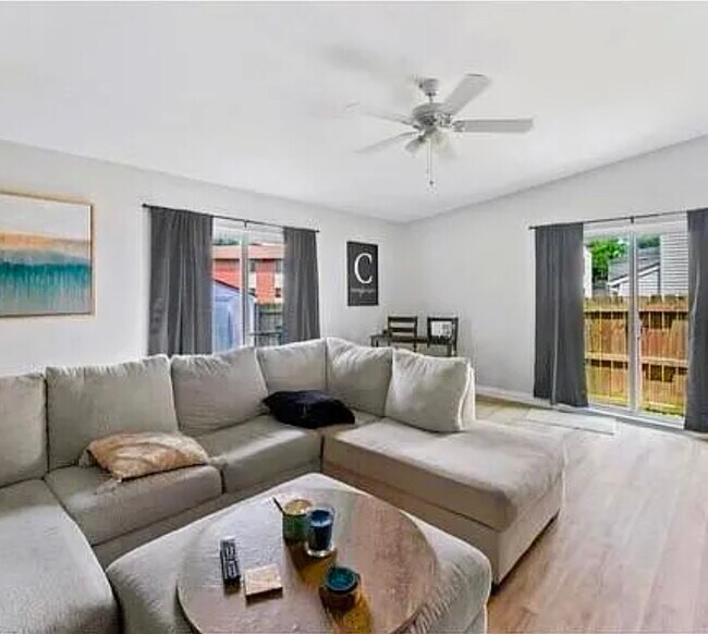 Foto del edificio - 890 A Ave