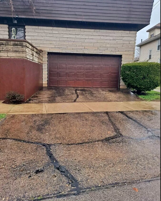 Primary Photo - 1411 Edgewater Ave