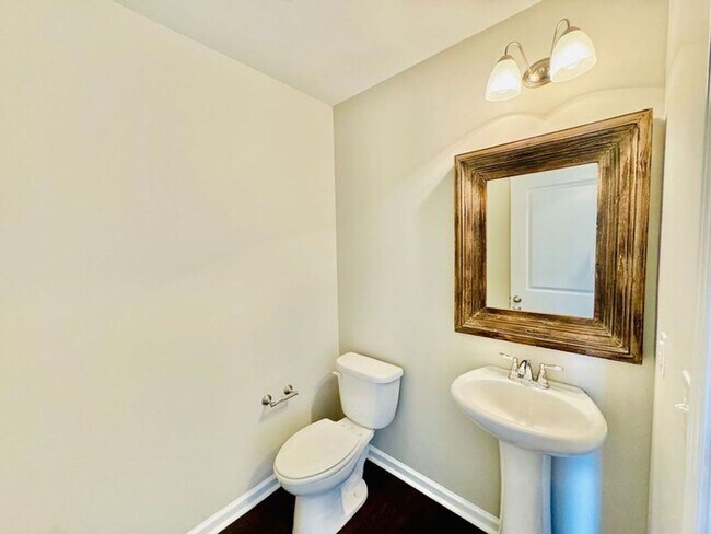 Building Photo - 4 bed 2.5 bath located in The Links at Way...