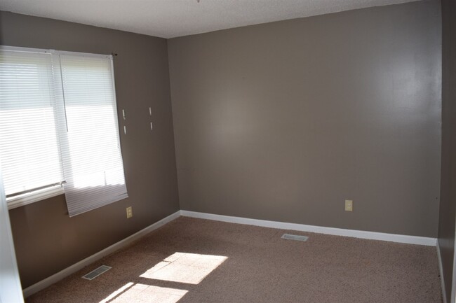 Building Photo - 12001 Breezy Knoll Ct