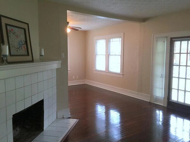 Foto del edificio - 4718 Ramona Blvd