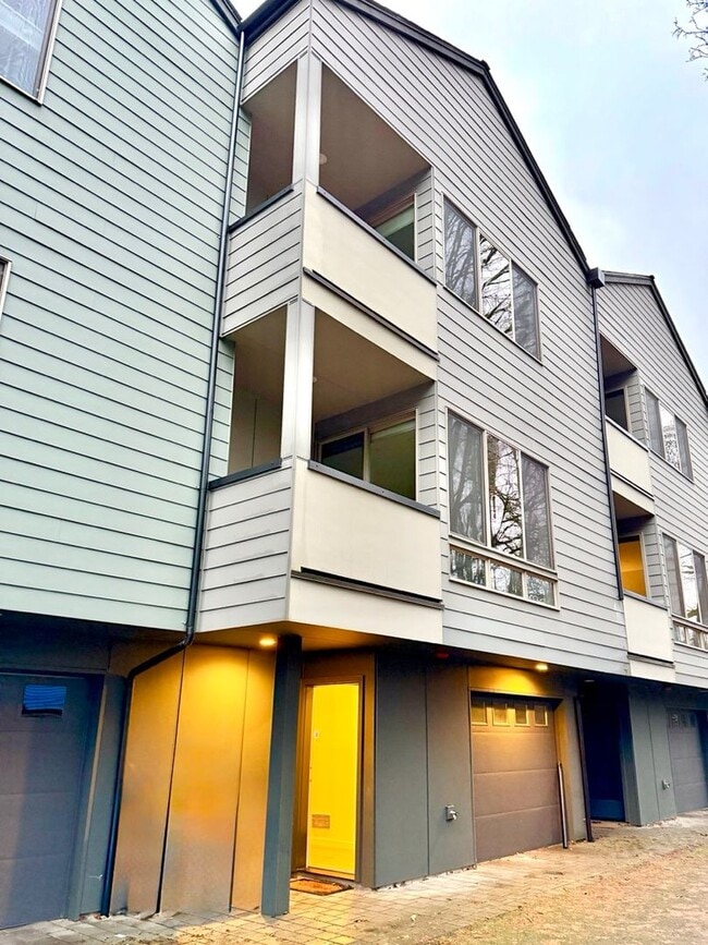 Building Photo - 2021 Construction: 3 Bed, 3.5 Bath with Large Living Room & 4 Private Balconies