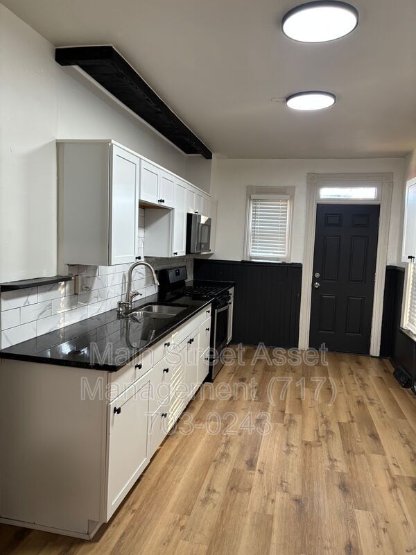 Building Photo - 747 S Lime St