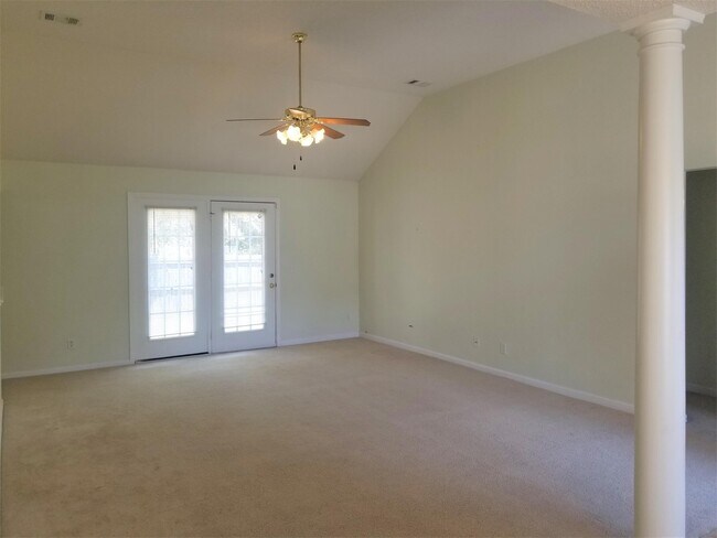 Building Photo - 18 Dianne MacKenzie Way