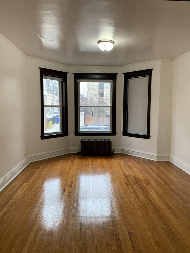 Living Room - 1415 W GREGORY St