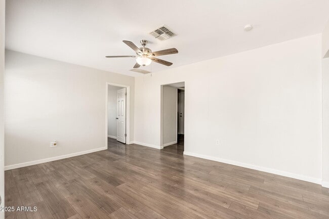 Building Photo - 913 W Highland Ave