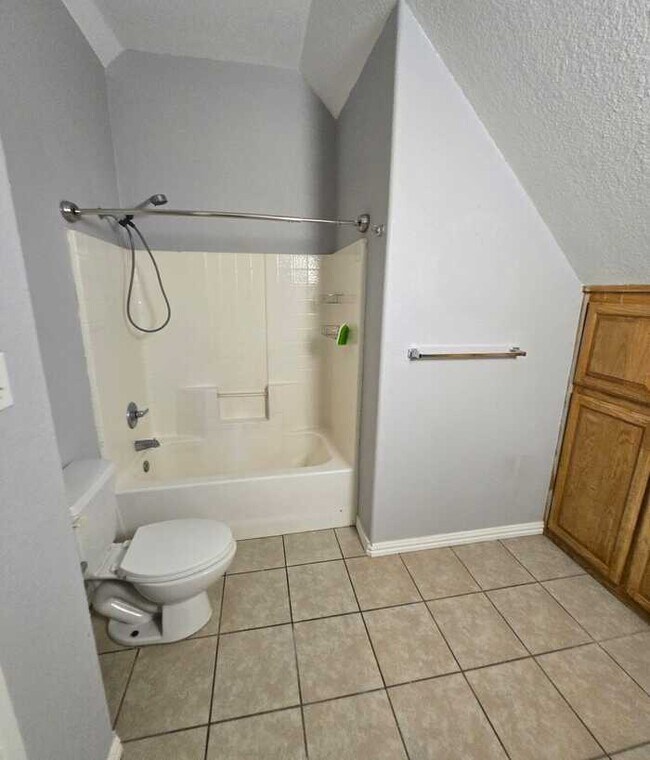 Foto del edificio - 11018 Shady Oaks Dr