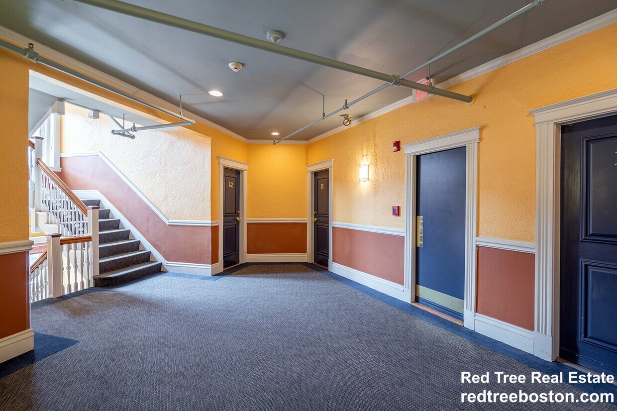 Building Photo - 28 Queensberry St