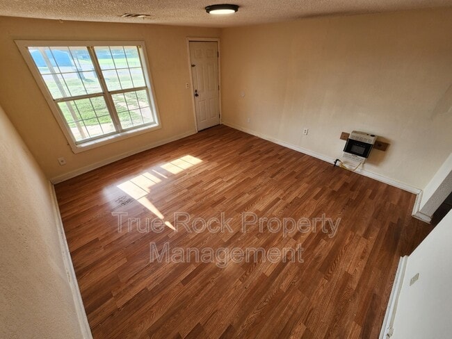 Building Photo - 400 N Division St