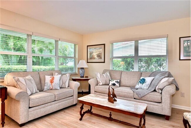 Foto del edificio - 129 Alhambra Pl