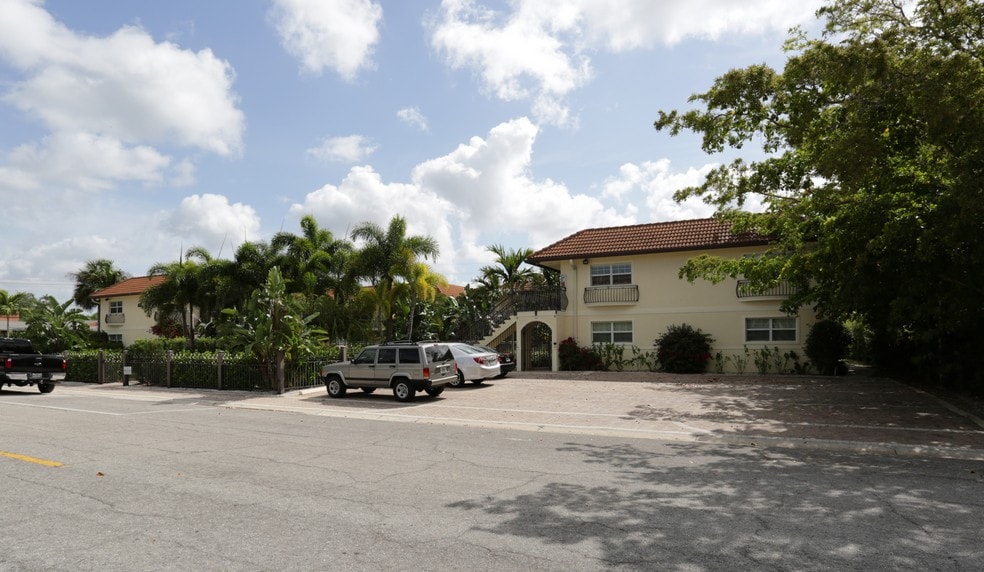 Primary Photo - Schooner Apartments