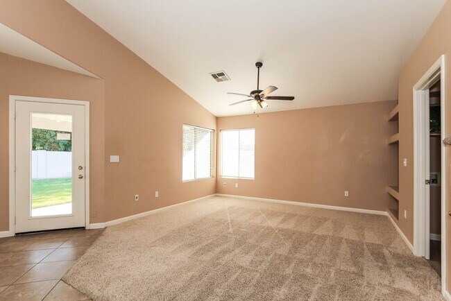 Foto del edificio - 7521 E Laguna Azul Ave