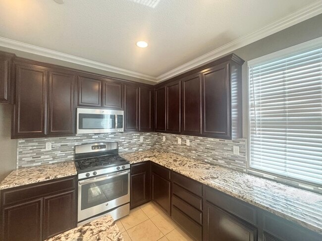 Building Photo - 72 Crystalwood Cir