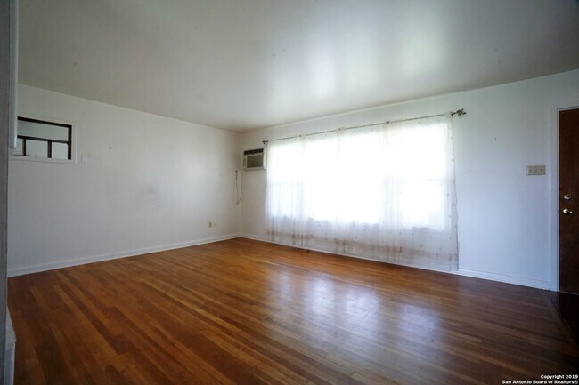 Foto del edificio - 4626 Newcome Dr