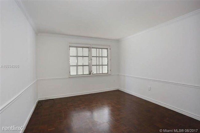 Foto del edificio - 1150 Madruga Ave