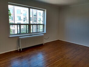 Building Photo - 567 Kingston Rd
