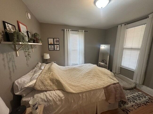 Building Photo - Large 2 Bedroom w/ Covered Patio & Sun Deck!