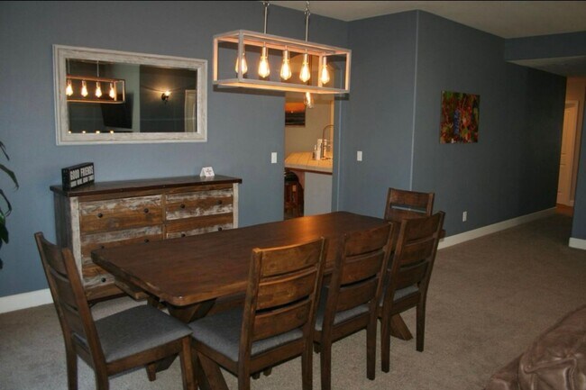 Foto del edificio - Beautiful 4 Bedroom 3 Bathroom House Atasc...
