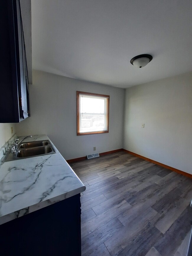 Building Photo - 3213 Pomona Dr