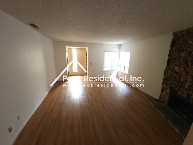 Foto del edificio - Very Nice 3bd/2ba Citrus Heights Duplex wi...