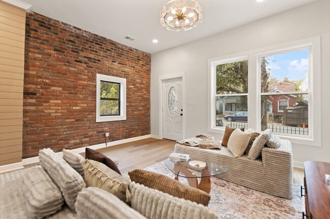 Foto del edificio - 825 E Chestnut St