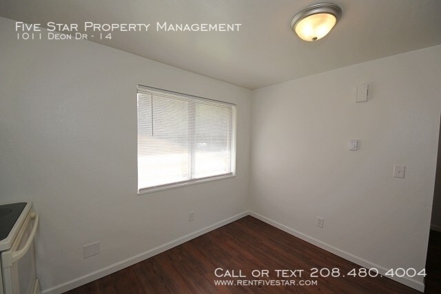 Building Photo - 1011 Deon Dr