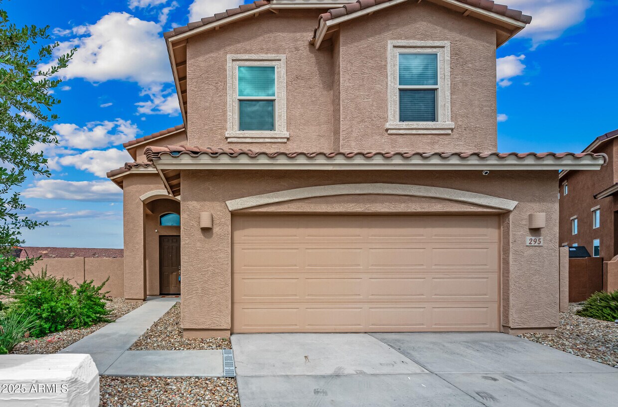 Foto principal - 295 N 199th Dr