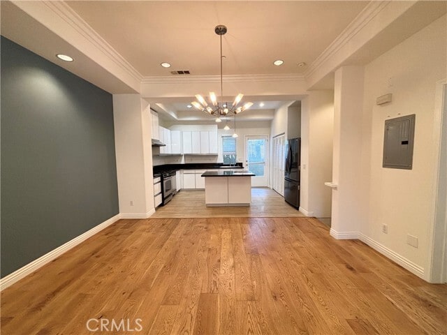 Building Photo - 441 N Los Robles Ave
