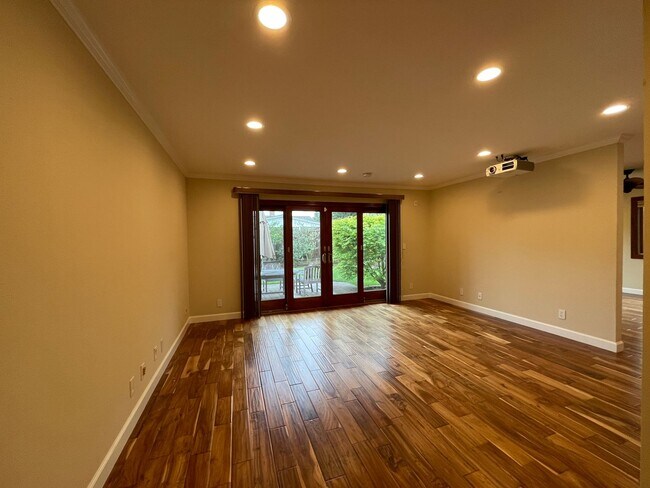 Building Photo - SUNNYVALE - Sunnyvale Updated 4-Bed, 2-Bat...
