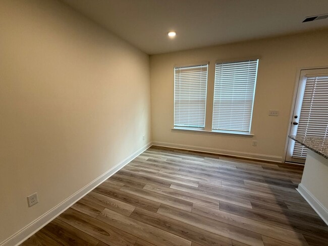 Building Photo - Mebane / Townhouse