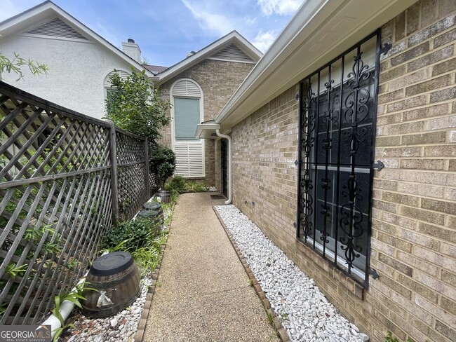 Building Photo - 4330 Village Oaks Ln