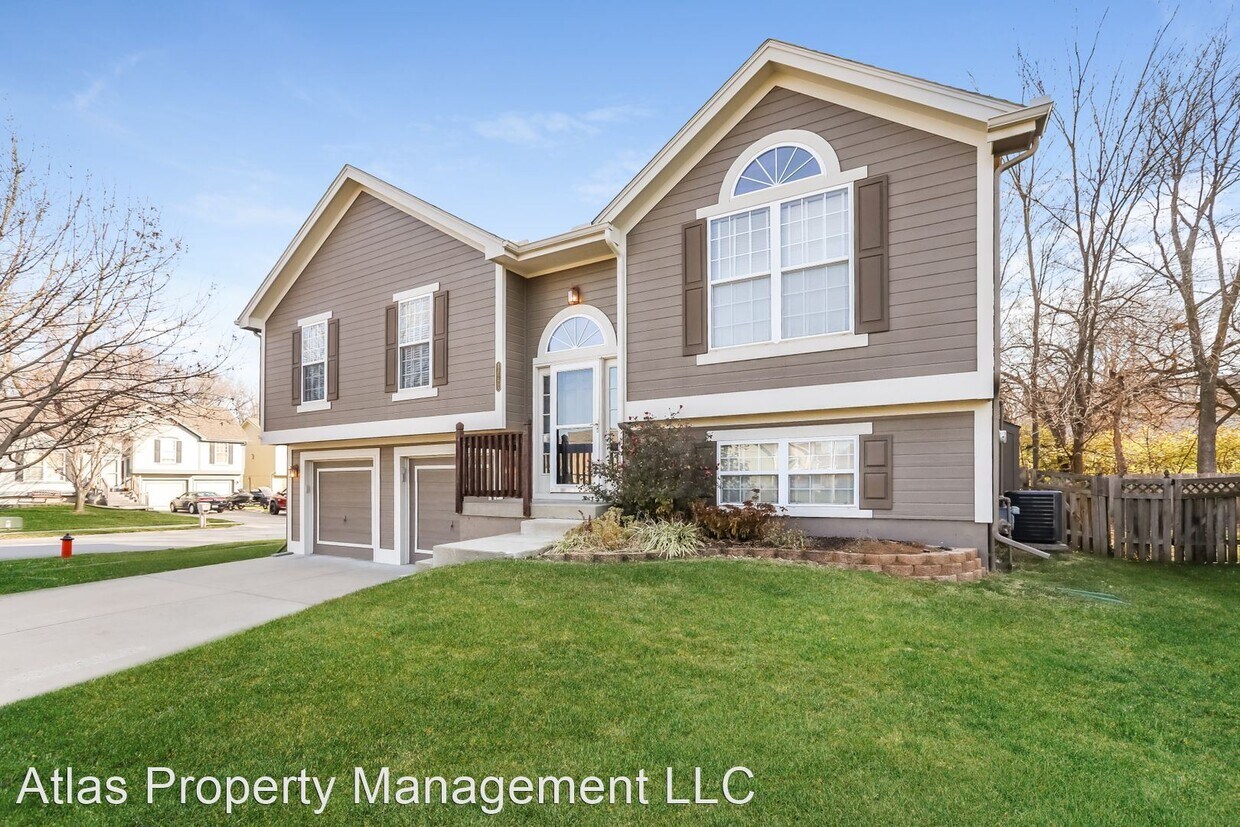 Foto principal - 3 br, 2.5 bath House - 11221 N McGee St