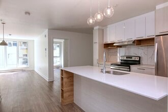 Building Photo - 9675 Av. Papineau