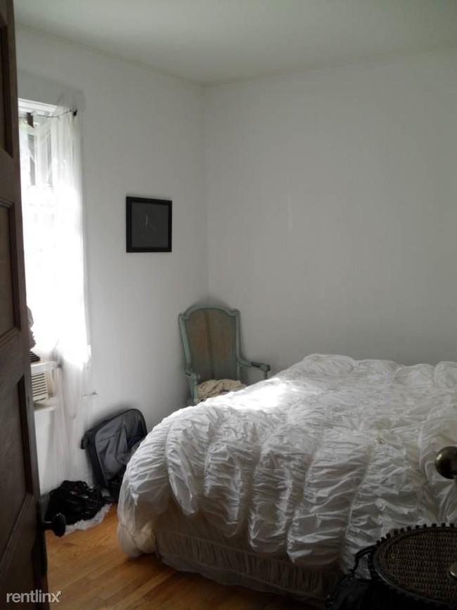 Building Photo - 1 br, 1 bath Apartment - 3332 N Kenmore Ave