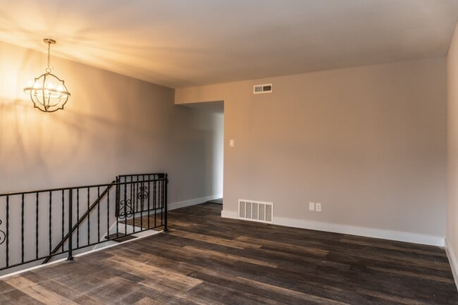 Building Photo - Two bedroom renovated apartment