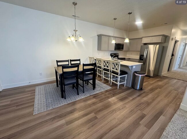 Foto del edificio - Luxury (partially furnished) condo for rent at Gardner Point Lehi!