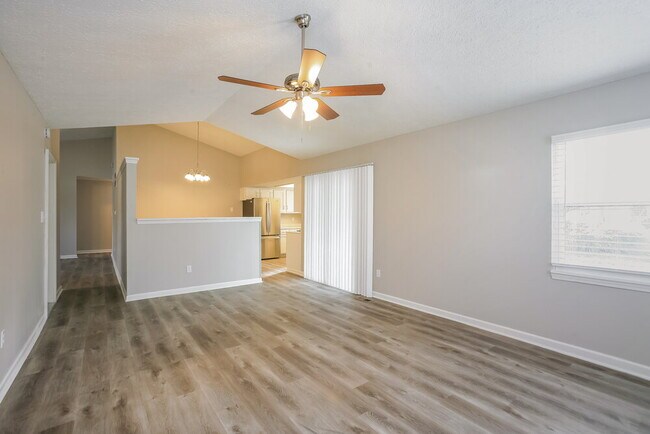 Foto del edificio - 7809 Hampton Pl