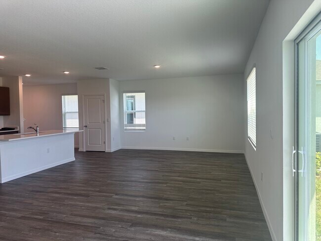 Área de comedor - 10574 Dusty Boot Rd