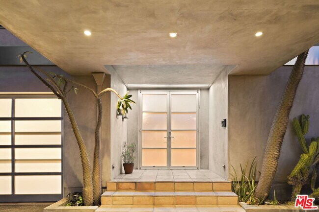 Building Photo - 2224 Astral Dr