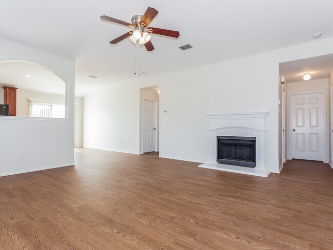 Foto del edificio - 506 Eisenhower Ln