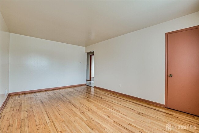 Building Photo - 504 Chandler Ave